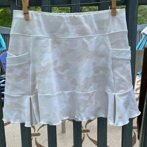 AB Sport ladies’ golf Skort camo with pockets, new without tags, size XS